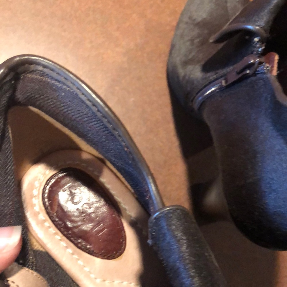 Fossil Brown Cow Hide Booties. Size 7 - image 5